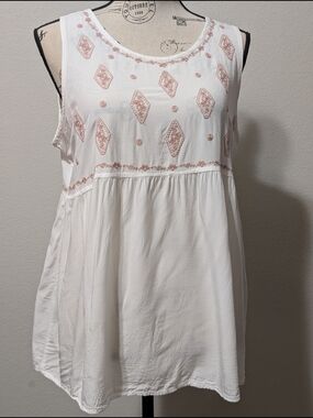 Solitaire White Sleeveless Tunic with Dusty Pink Embroidery